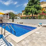 Lovely Apartment In Pula With Kitchen