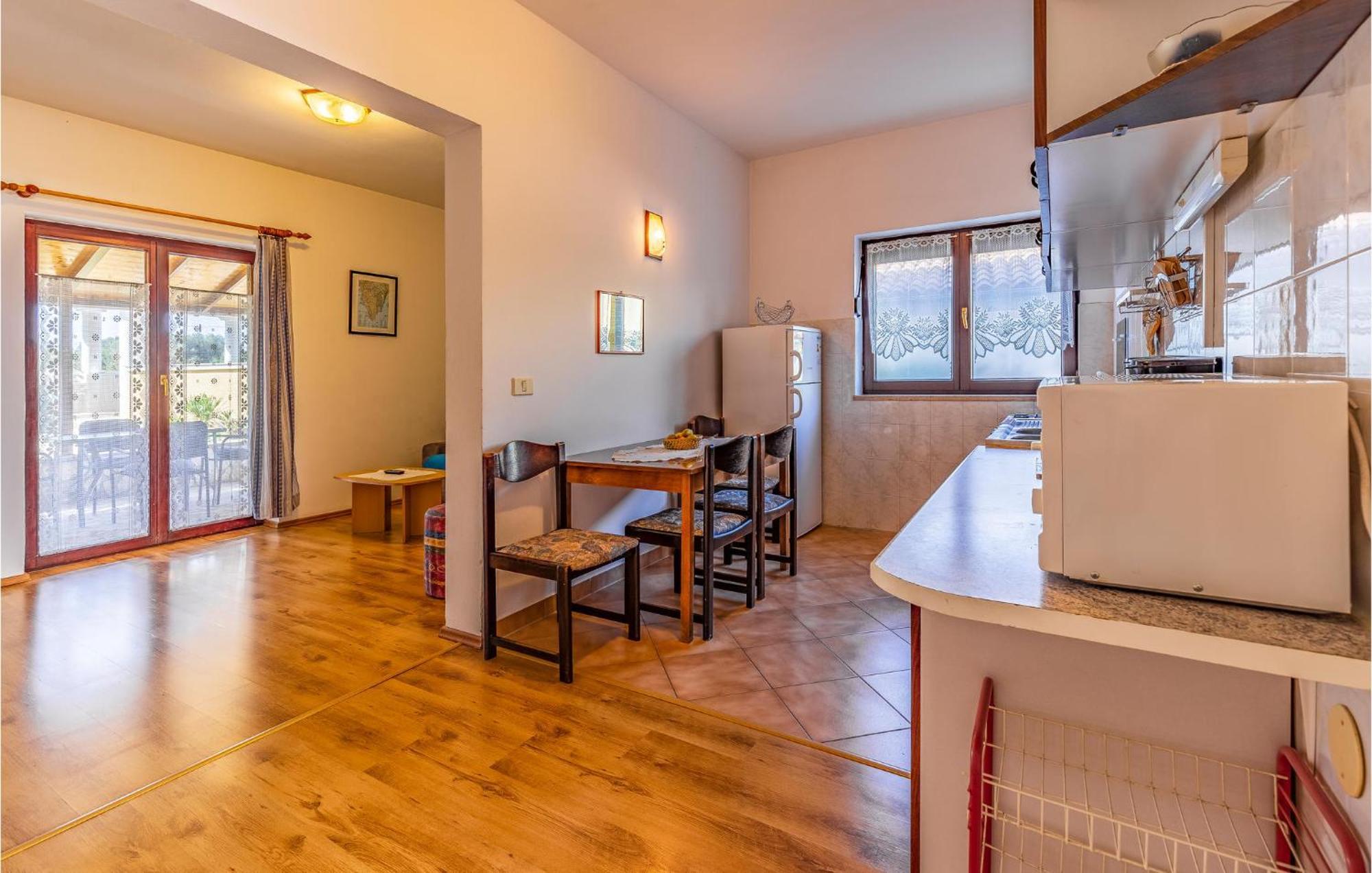 Lovely In With Kitchen Pula